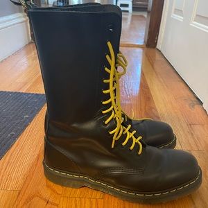Dr Martens Lace Up (basically new)